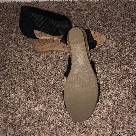 Black strapy wedges - Picture 3 of 4